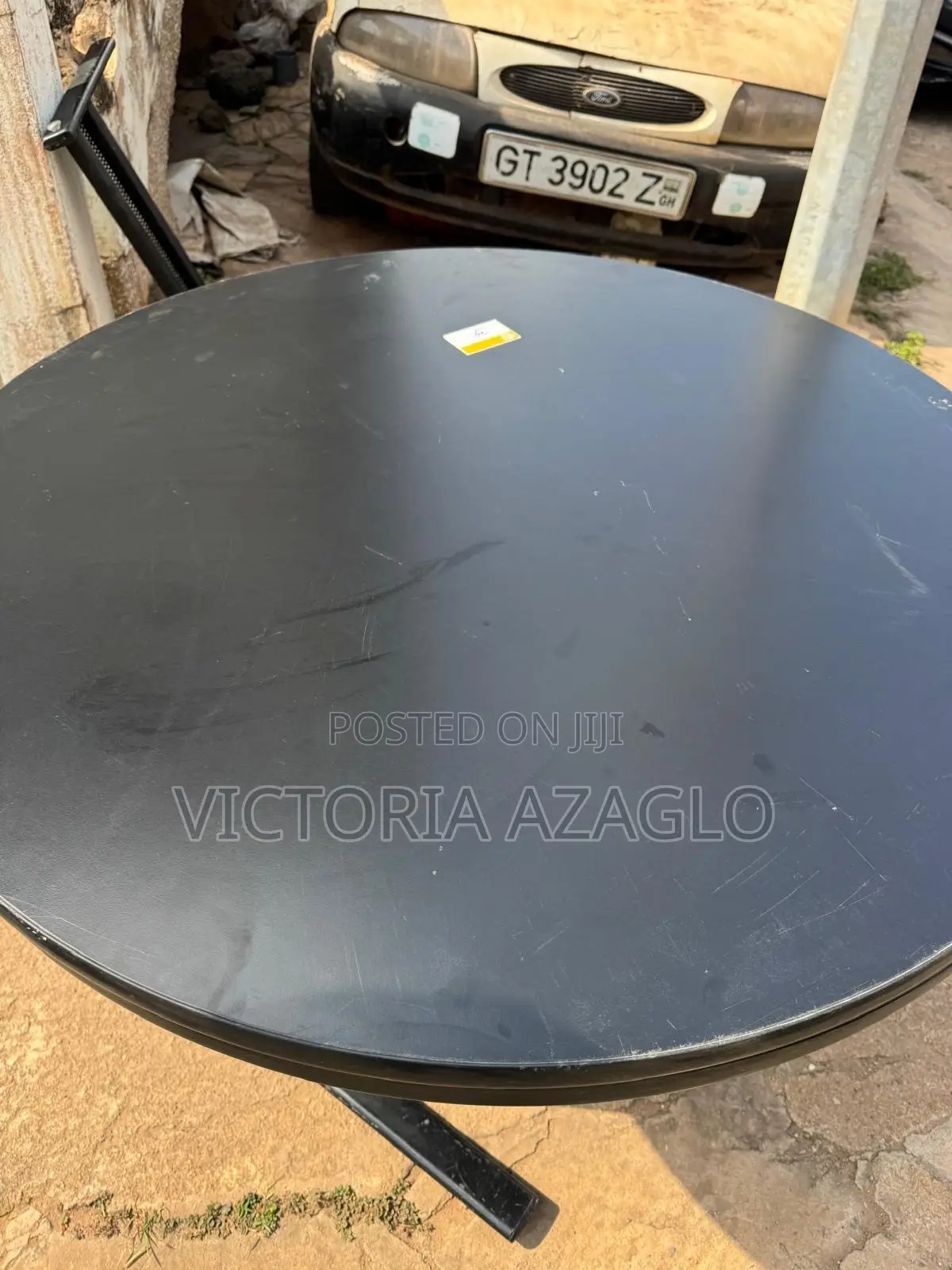 Round Cantilever Table