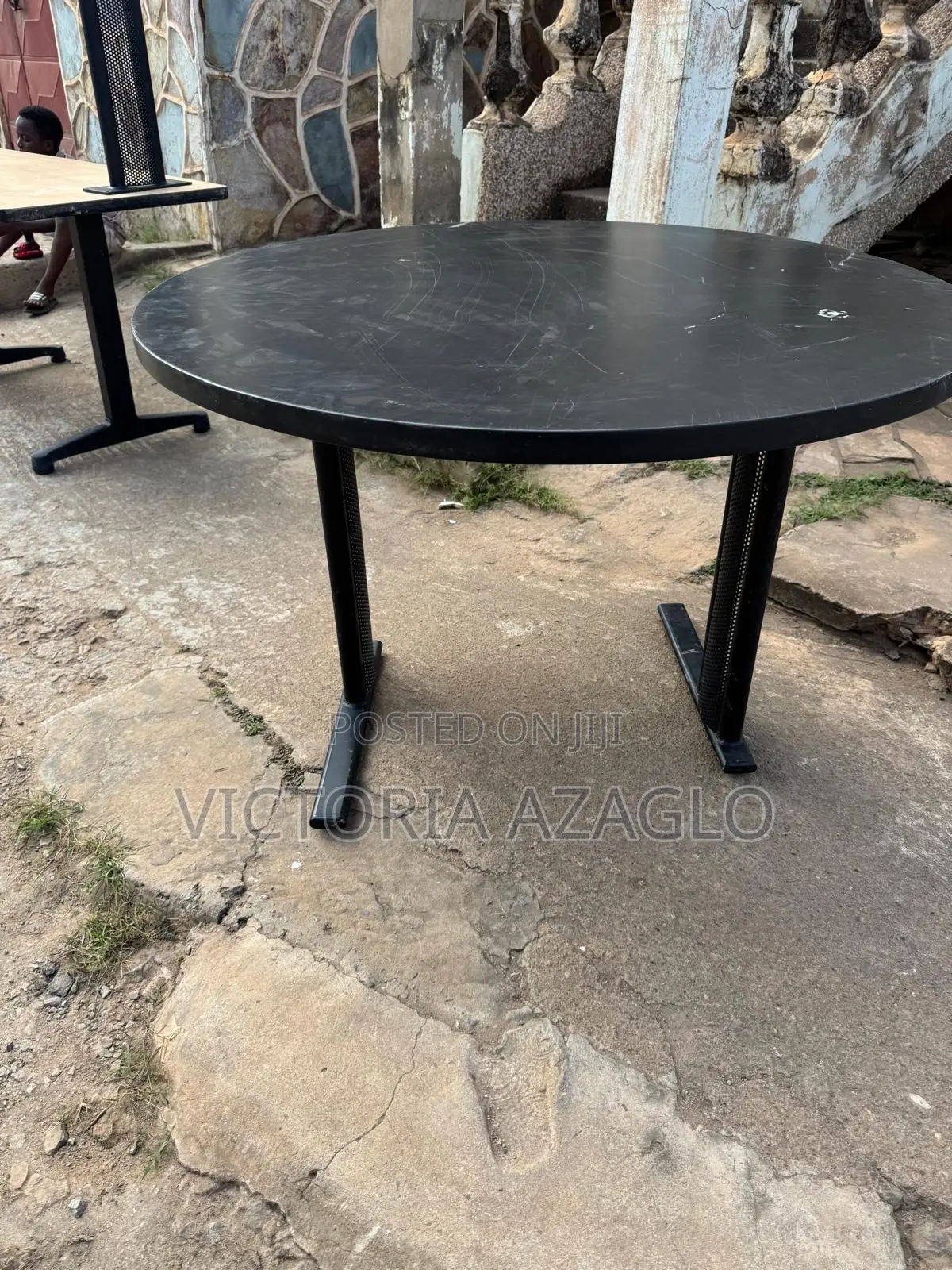 Round Cantilever Table