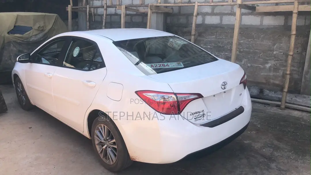Toyota Corolla LE 4dr Sedan (1.8L 4cyl CVT) 2016 White