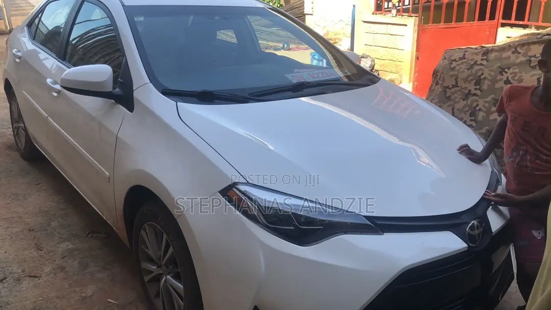 Toyota Corolla LE 4dr Sedan (1.8L 4cyl CVT) 2016 White