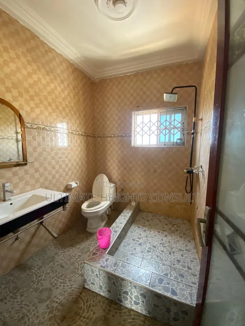 1bdrm Apartment in Dansoman, Round About for rent