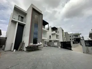 4bdrm Mansion in Adjiringanor, Adjiriganor for sale