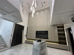 4bdrm Mansion in Adjiringanor, Adjiriganor for sale