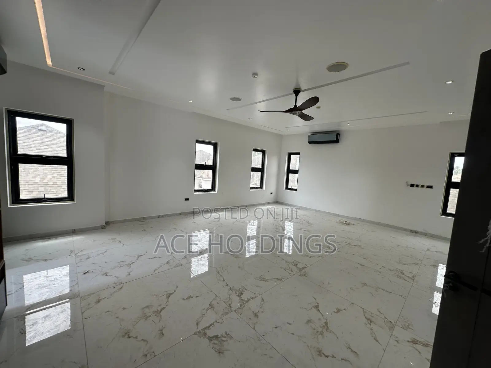4bdrm Mansion in Adjiringanor, Adjiriganor for sale