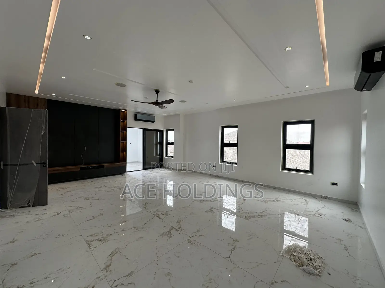 4bdrm Mansion in Adjiringanor, Adjiriganor for sale
