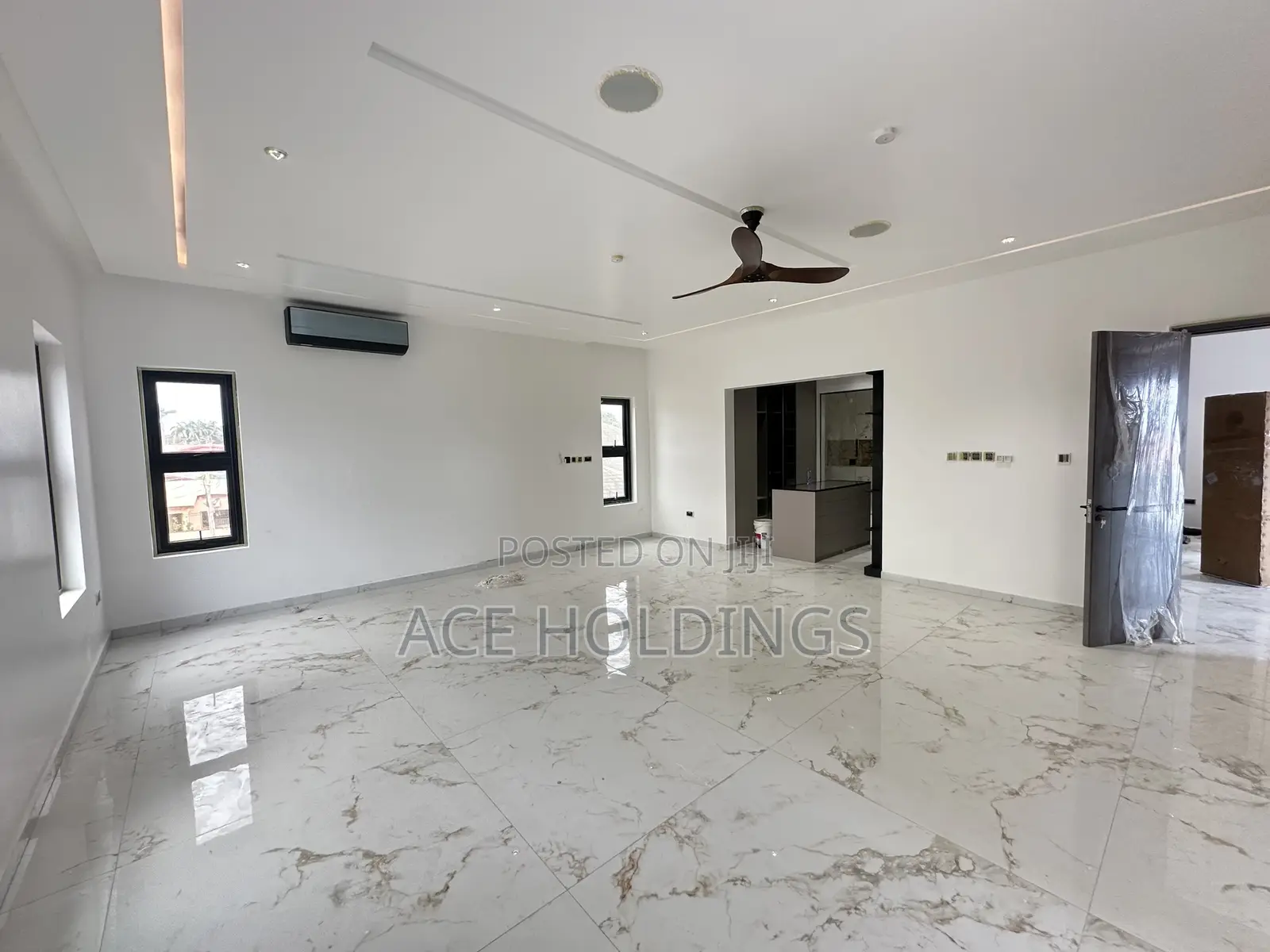 4bdrm Mansion in Adjiringanor, Adjiriganor for sale