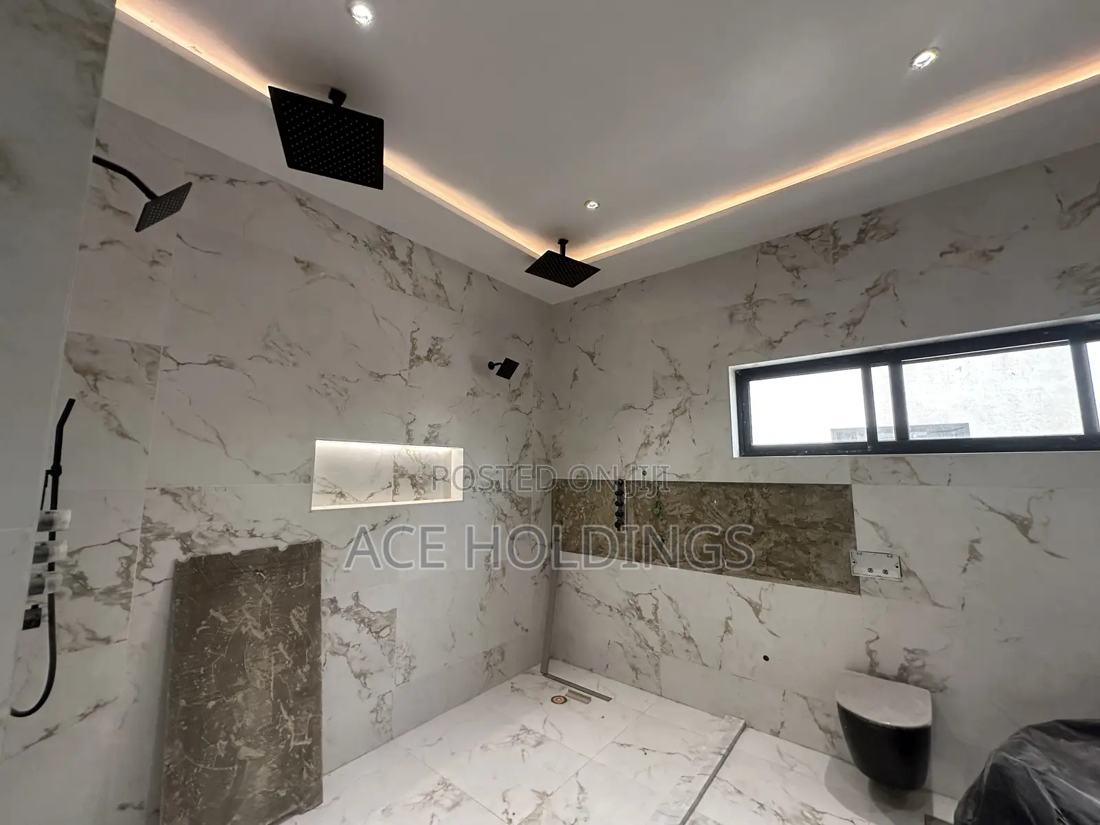 4bdrm Mansion in Adjiringanor, Adjiriganor for sale