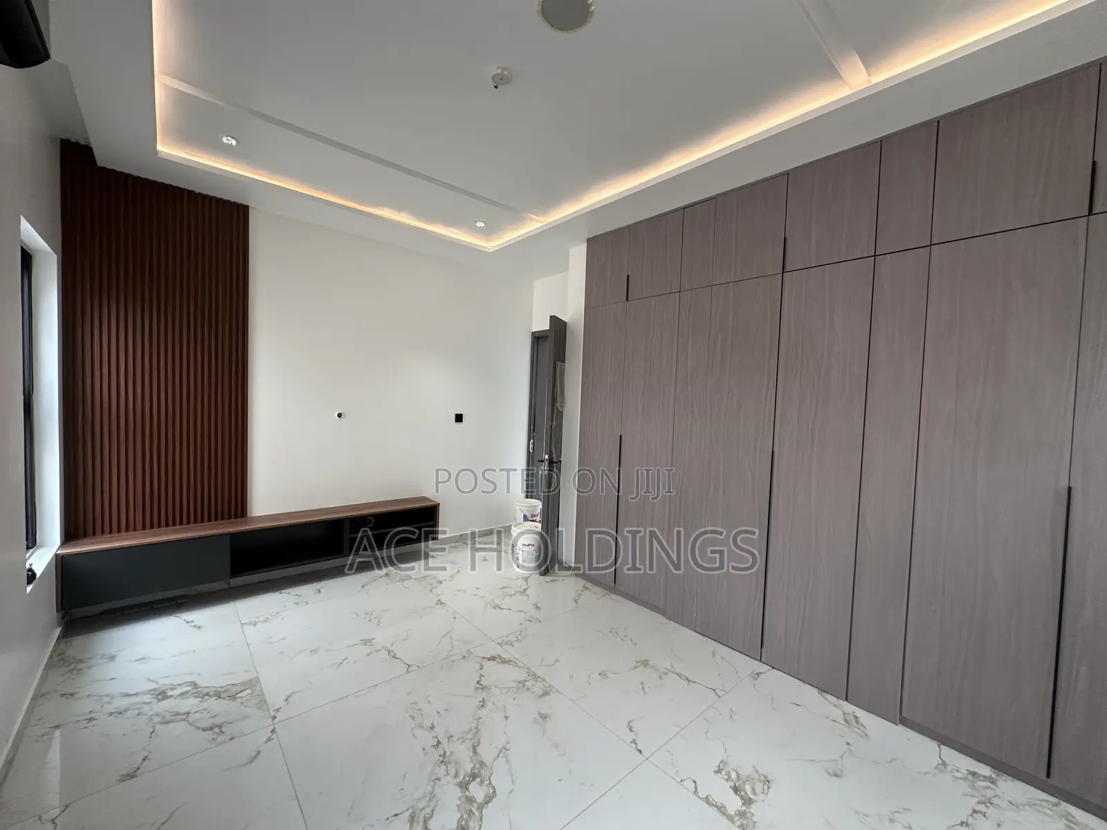 4bdrm Mansion in Adjiringanor, Adjiriganor for sale