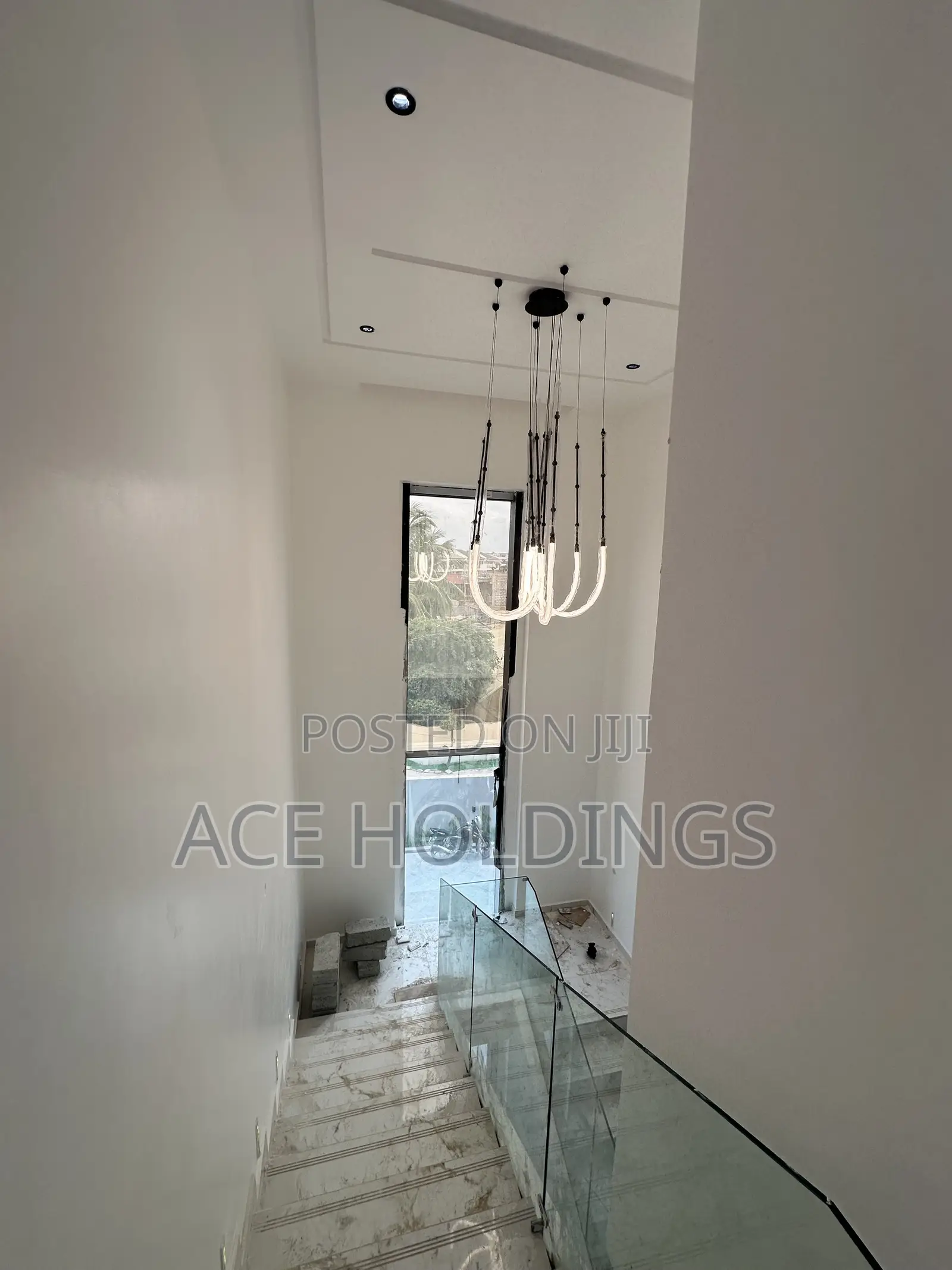 4bdrm Mansion in Adjiringanor, Adjiriganor for sale
