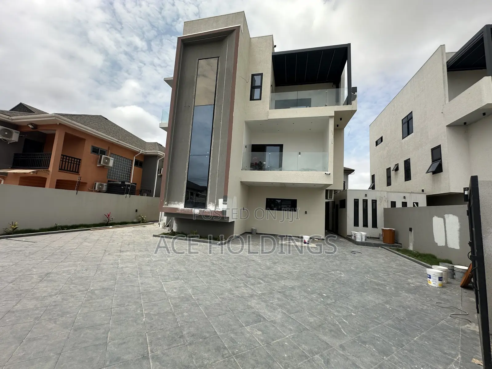 4bdrm Mansion in Adjiringanor, Adjiriganor for sale