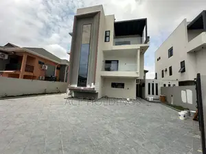 4bdrm Mansion in Adjiringanor, Adjiriganor for sale