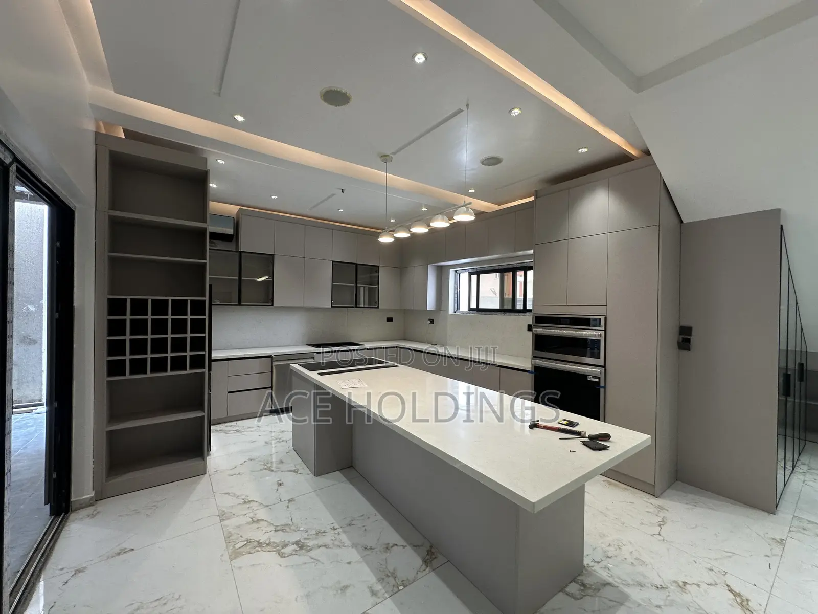 4bdrm Mansion in Adjiringanor, Adjiriganor for sale
