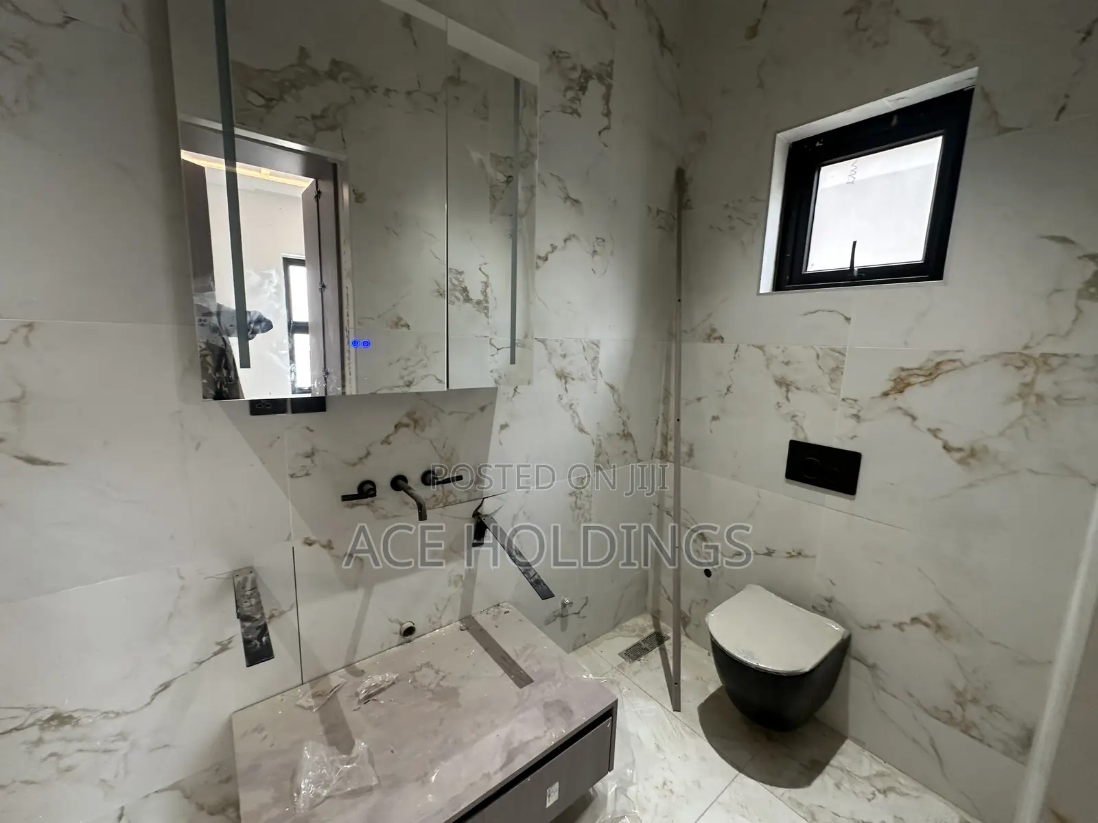 4bdrm Mansion in Adjiringanor, Adjiriganor for sale
