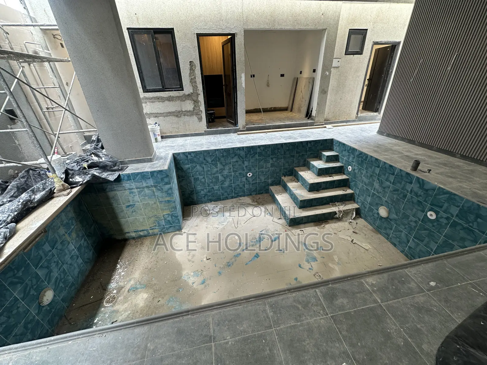 4bdrm Mansion in Adjiringanor, Adjiriganor for sale