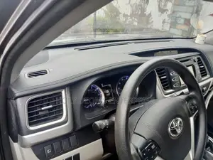 Toyota Highlander XLE 4x2 V6 (3.5L 6cyl 8A) 2018 Gray
