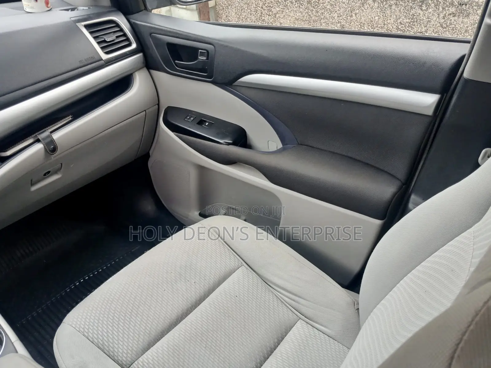 Toyota Highlander XLE 4x2 V6 (3.5L 6cyl 8A) 2018 Gray