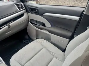 Toyota Highlander XLE 4x2 V6 (3.5L 6cyl 8A) 2018 Gray