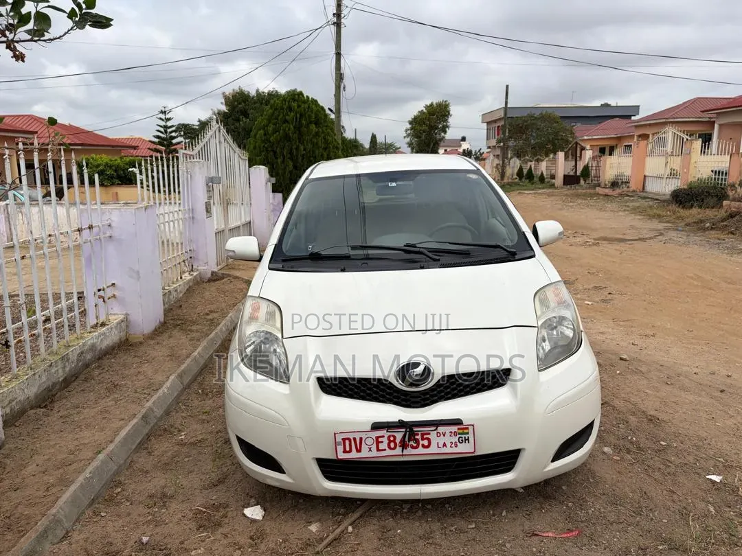Toyota Vitz 2010 White