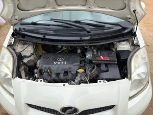 Toyota Vitz 2010 White