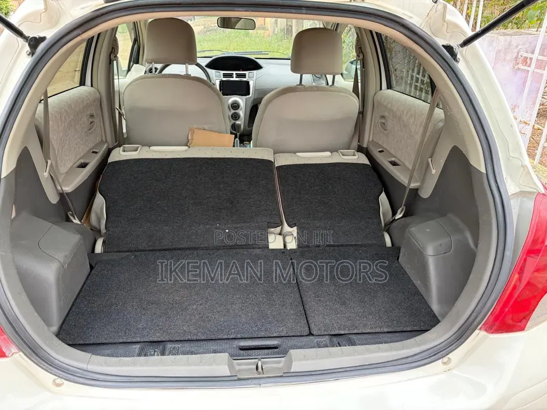 Toyota Vitz 2010 White