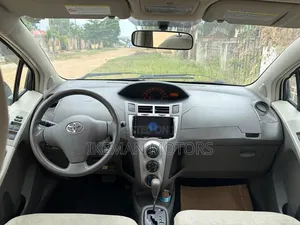 Toyota Vitz 2010 White