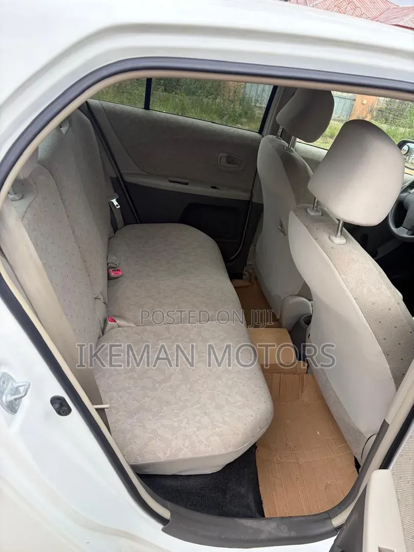 Toyota Vitz 2010 White