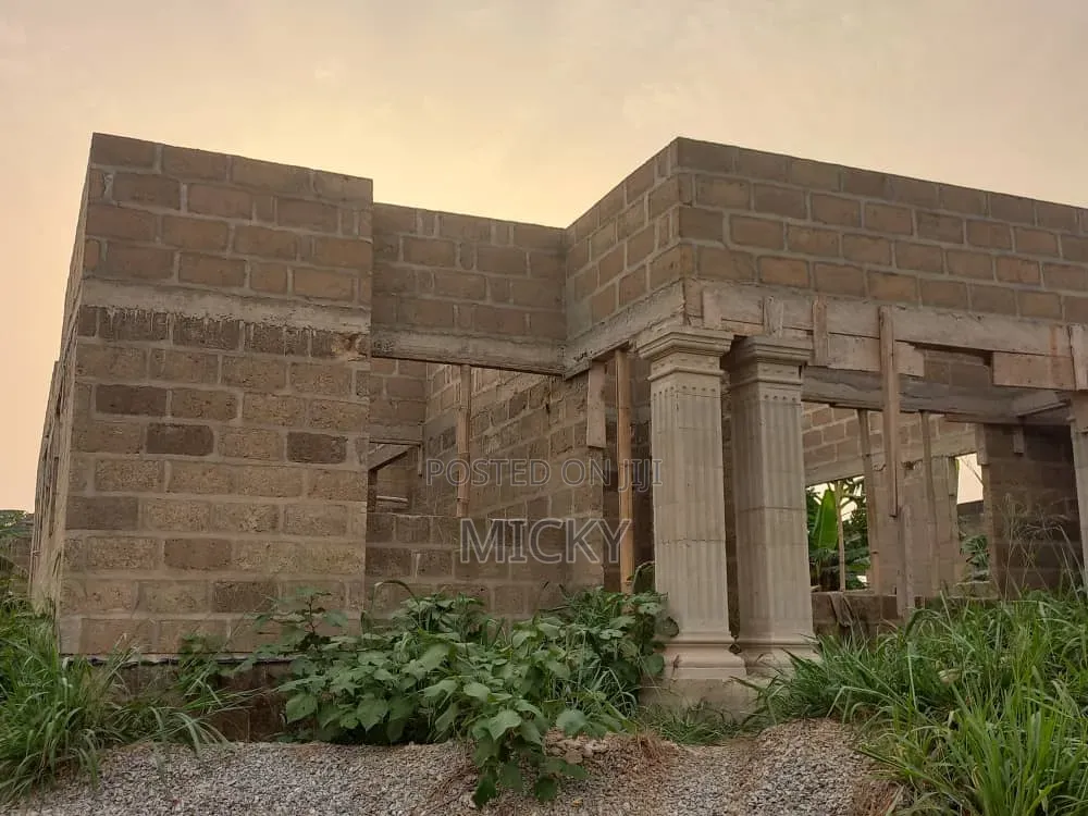 4bdrm Apartment in Atwima Kwanwoma for sale