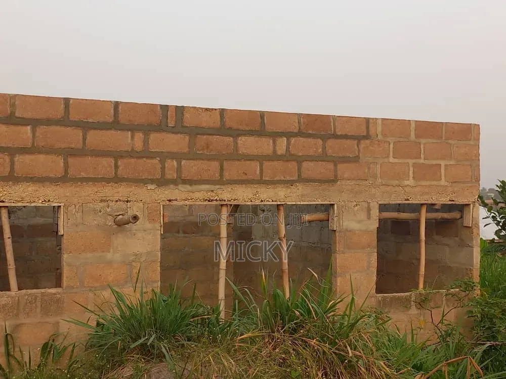 4bdrm Apartment in Atwima Kwanwoma for sale