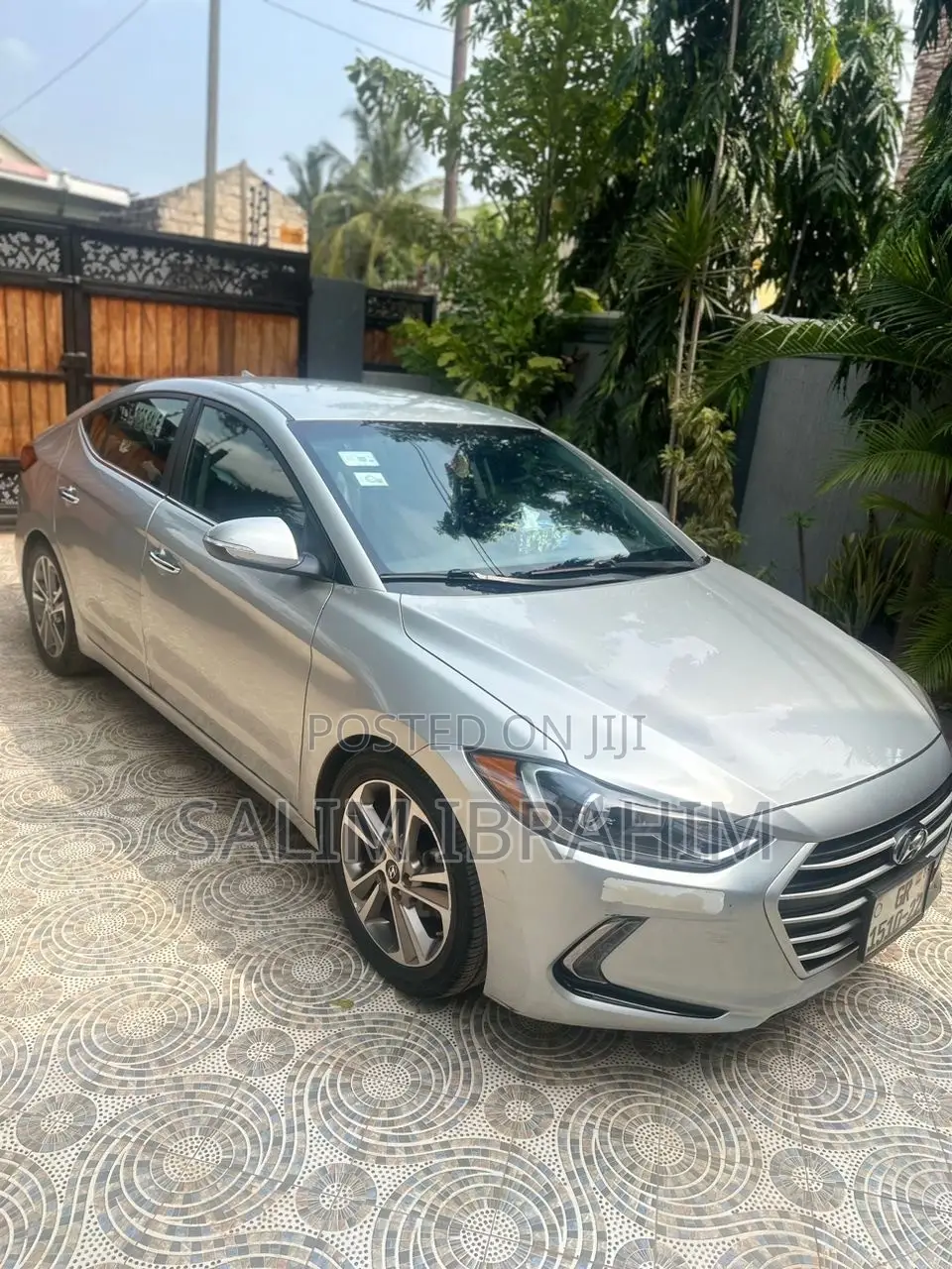 Hyundai Elantra Limited Sedan FWD (2.0L 4cyl 6A) 2017 Silver