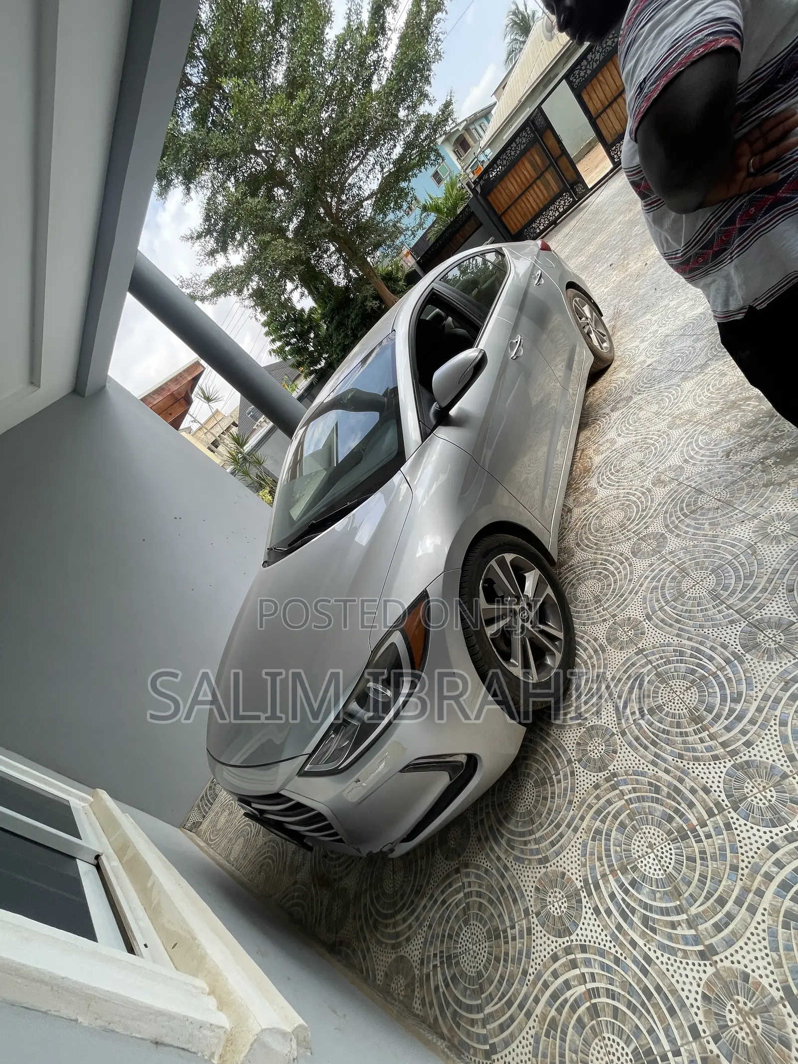 Hyundai Elantra Limited Sedan FWD (2.0L 4cyl 6A) 2017 Silver