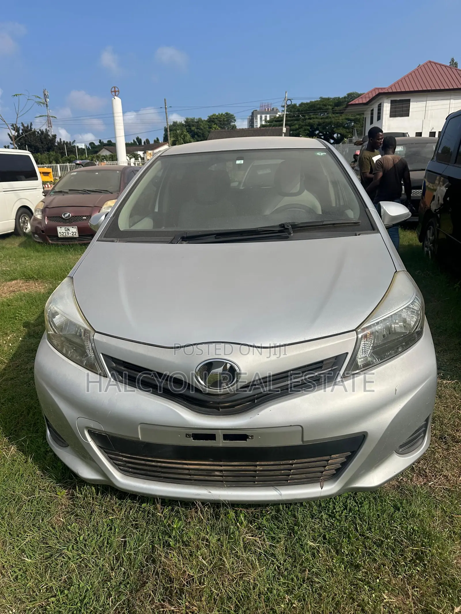 Toyota Vitz 1.3 AWD 3dr 2012 White