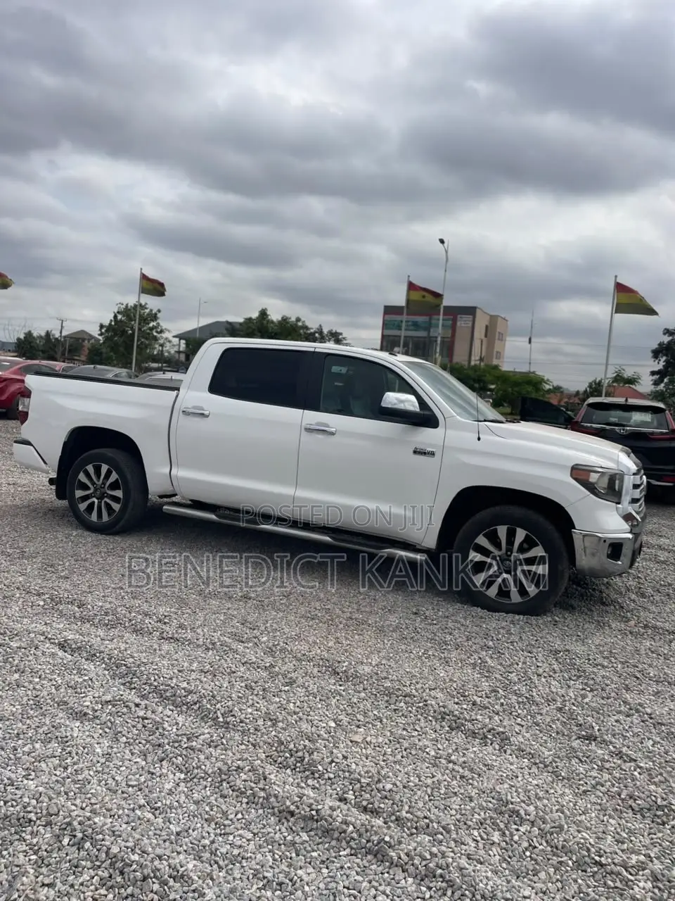 Toyota Tundra Limited 5.7L V8 4x2 Double Cab 6.6 ft. box 145.7 in. WB