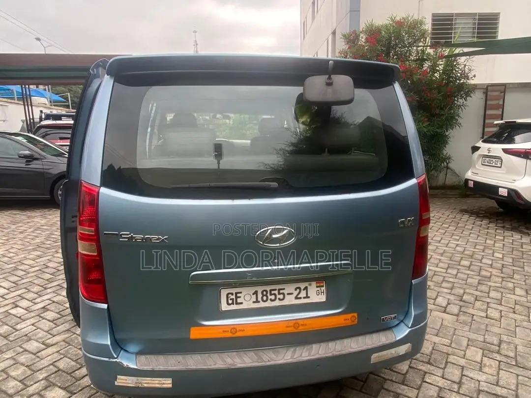 Hyundai Starex 2011 Blue