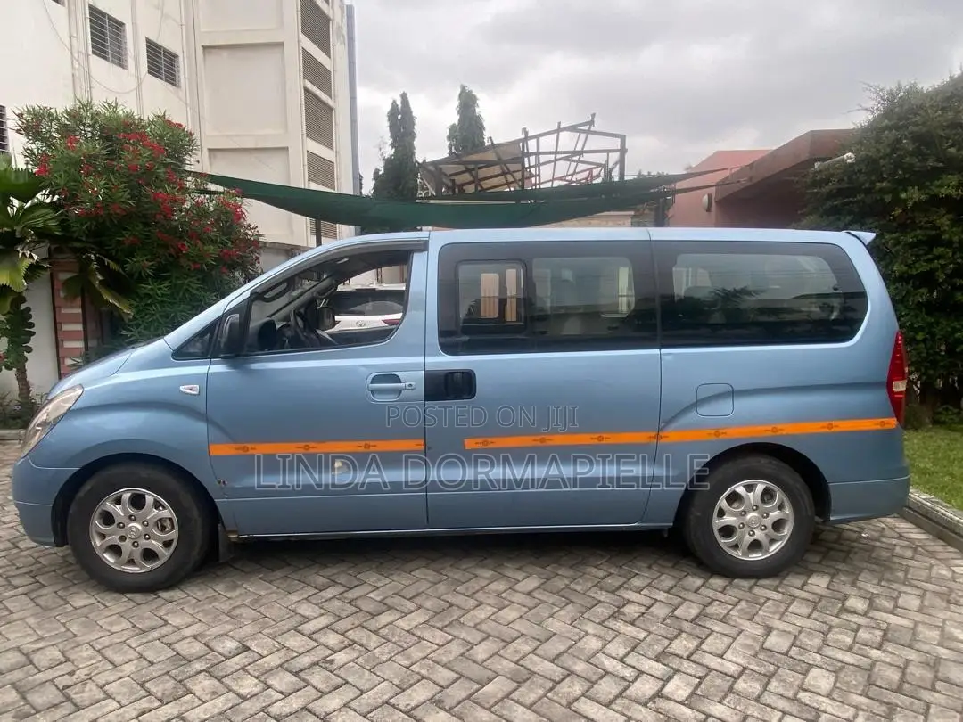 Hyundai Starex 2011 Blue