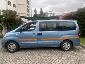 Hyundai Starex 2011 Blue