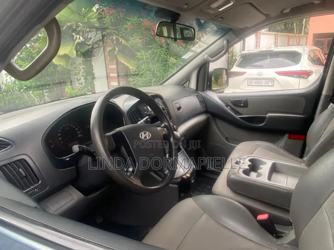 Hyundai Starex 2011 Blue
