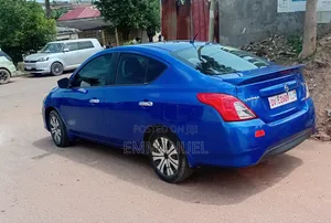 Nissan Versa 1.6 SV 2016 Blue