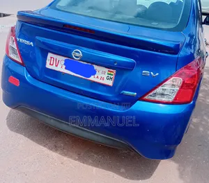 Nissan Versa 1.6 SV 2016 Blue