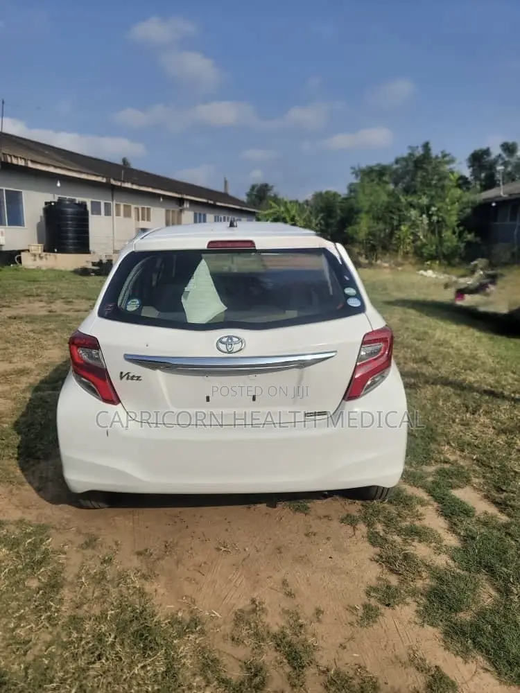 Toyota Vitz 1.0 FWD 5dr 2016 White