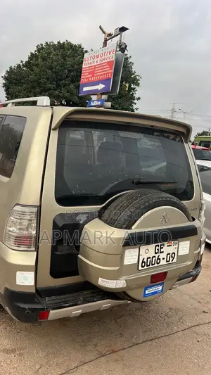 Mitsubishi Pajero 3.0 2009 Gold