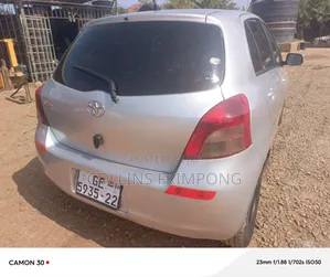 Toyota Vitz 2010 Silver