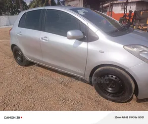 Toyota Vitz 2010 Silver