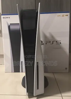 PlayStation 5 Standard Edition 825GB — Excelent Condition