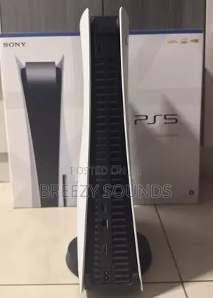 PlayStation 5 Standard Edition 825GB — Excelent Condition
