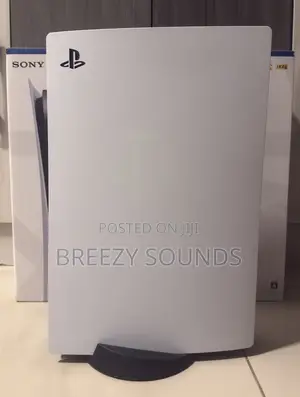 PlayStation 5 Standard Edition 825GB — Excelent Condition