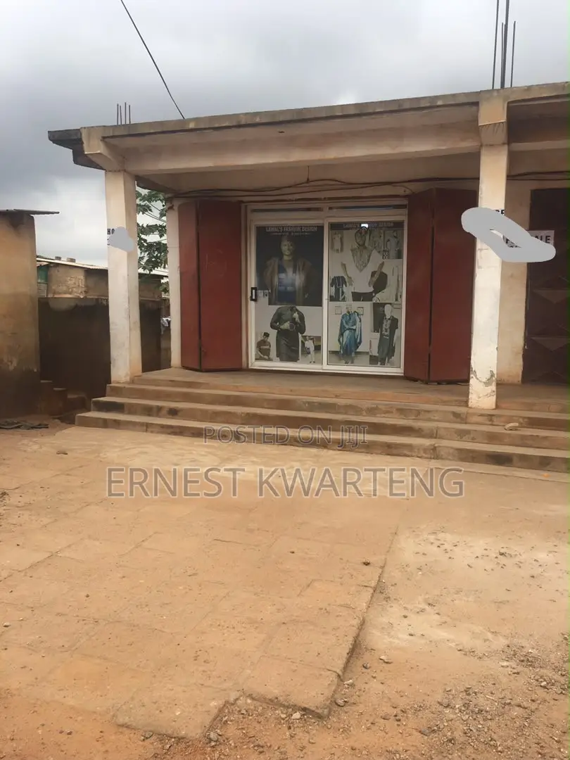 8bdrm House in Super Elite Estate, Sowutwuom for sale