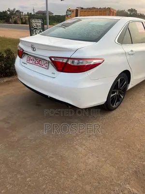 Toyota Camry LE 4dr Sedan (2.5L 4cyl 6A) 2017 White