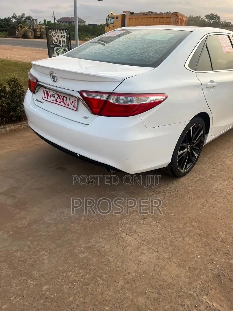 Toyota Camry LE 4dr Sedan (2.5L 4cyl 6A) 2017 White