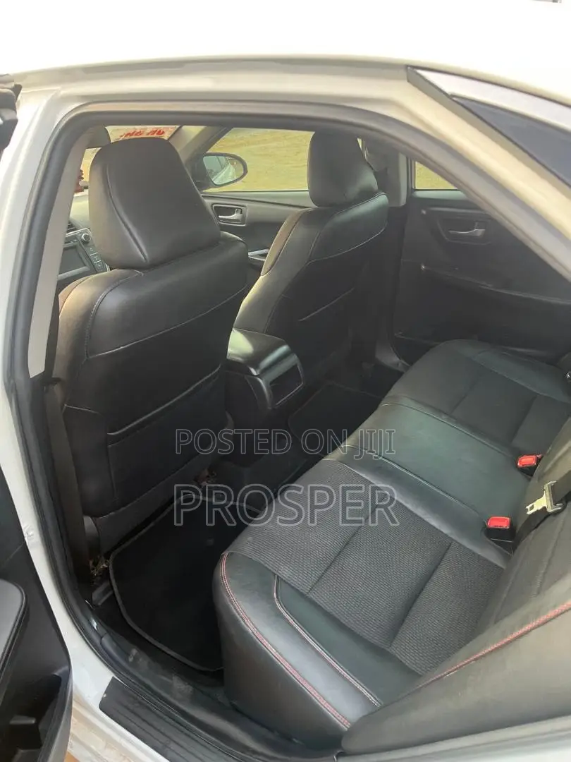 Toyota Camry LE 4dr Sedan (2.5L 4cyl 6A) 2017 White