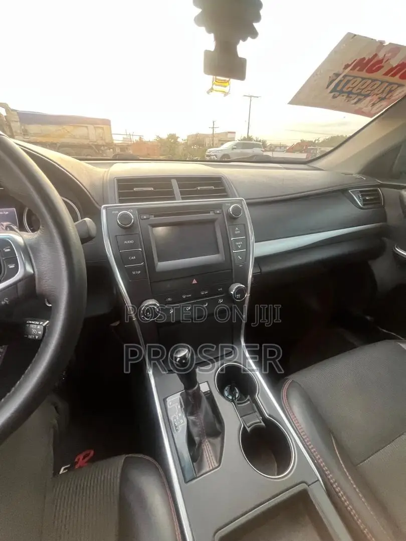 Toyota Camry LE 4dr Sedan (2.5L 4cyl 6A) 2017 White